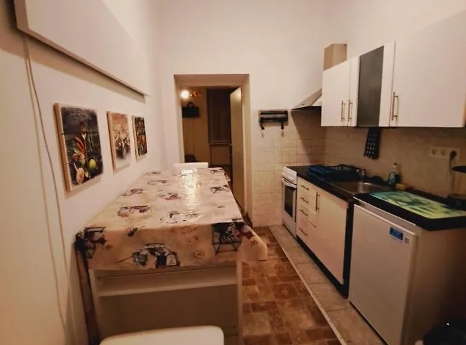 Apartman Relax 10 Minutes To Downtown Long Term Also Possible *
